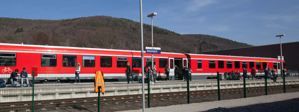 Westfrankenbahn am Bahnhof in Amorbach