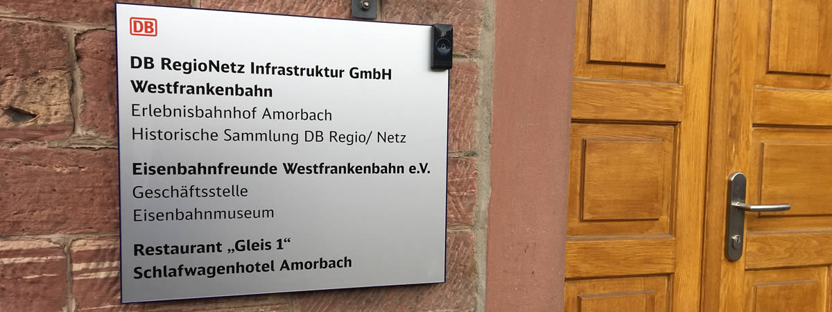 Hinweisschild am Eisenbahnmuseum Amorbach